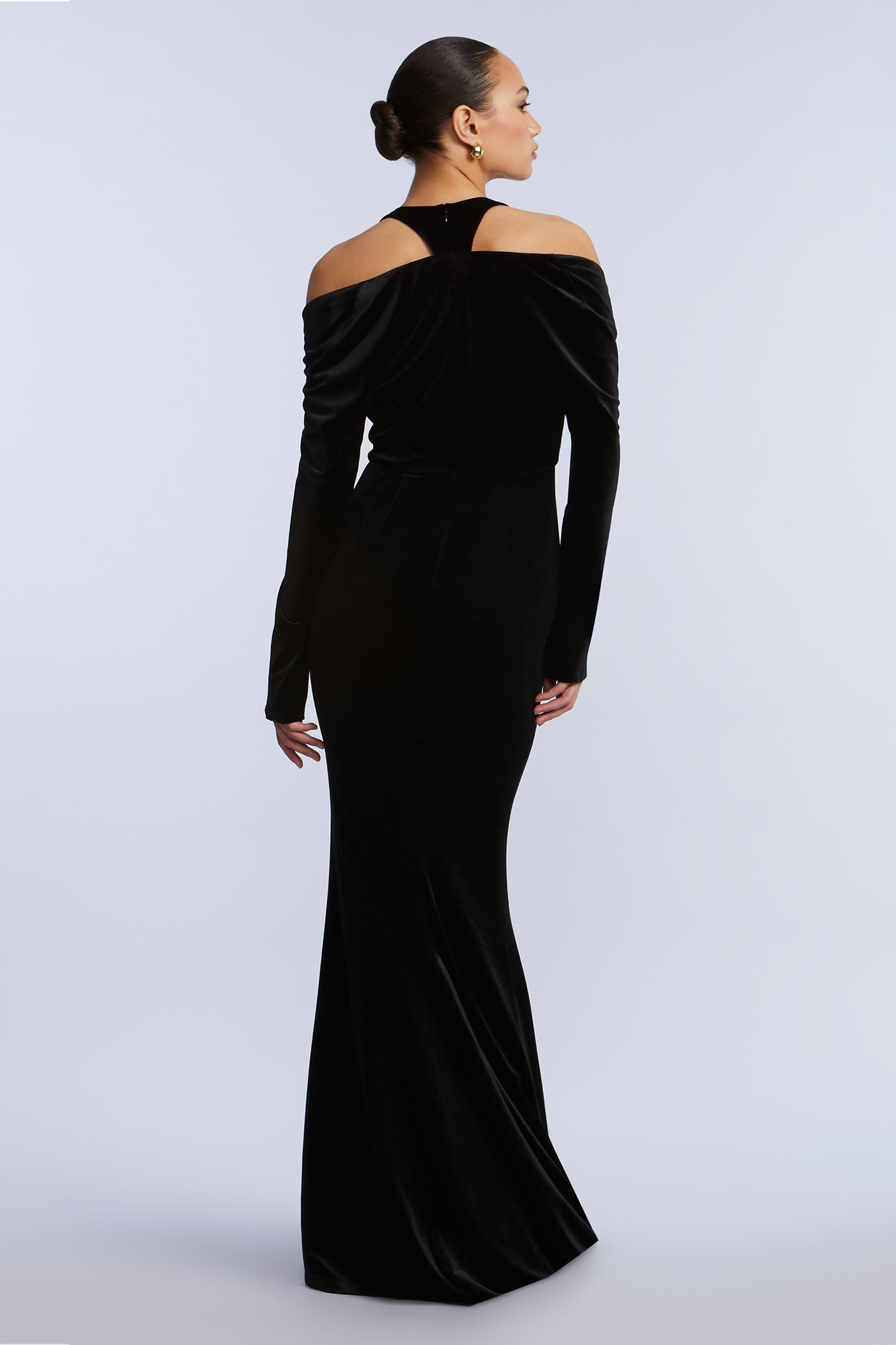 BCBGMAXAZRIA Long Sleeve Halter Velvet Gown Black